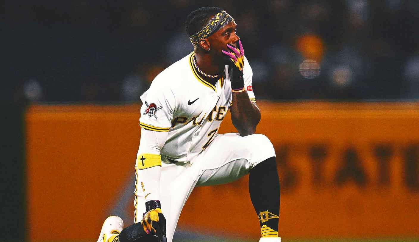 Fan falls from 21-foot Clemente Wall at PNC Park during Cubs-Pirates game