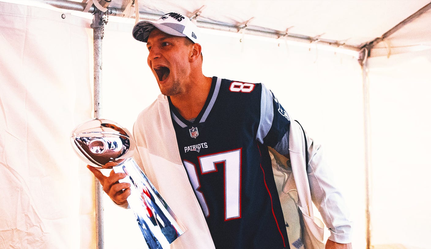 Oops! Looking at other trophy mishaps following JD Vance's fumble