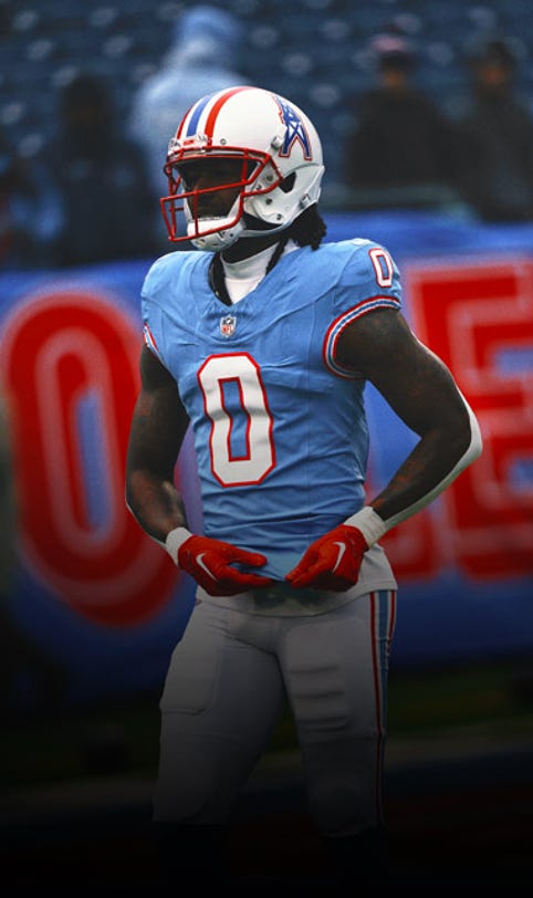 Likely No. 1 pick Cam Ward butters up Titans players during Fortnite stream