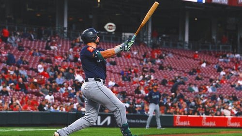 MLB Trending Image: Cal Raleigh, torpedo bat convert, hits 6 homers in one week
