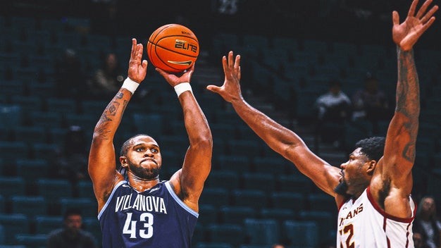Eric Dixon's second-half scoring barrage leads Villanova past USC, into semifinals