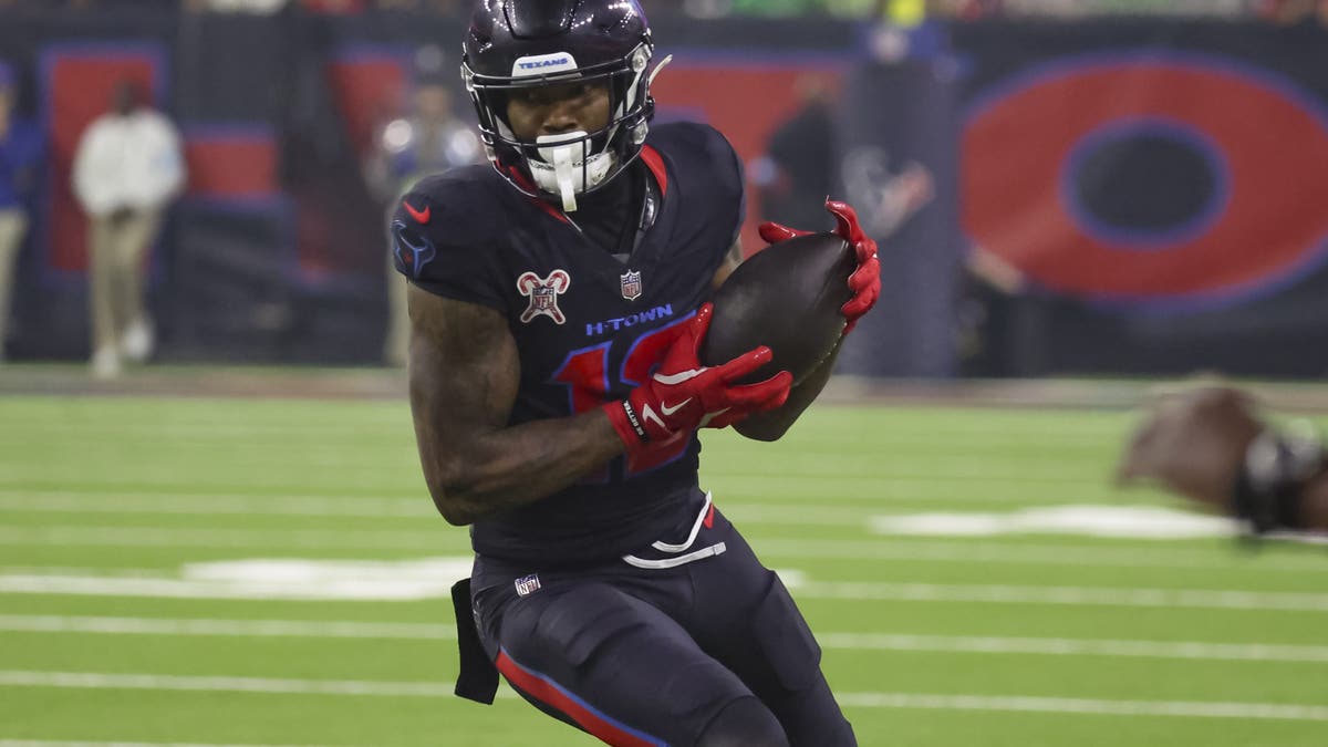 Houston Texans wide receiver Nico Collins (12) completes a catch in the third quarter during the NFL game between the Baltimore Ravens and Houston Texans on December 25, 2024 at NRG Stadium in Houston, Texas. (Photo by Leslie Plaza Johnson/Icon Sportswire via Getty Images)