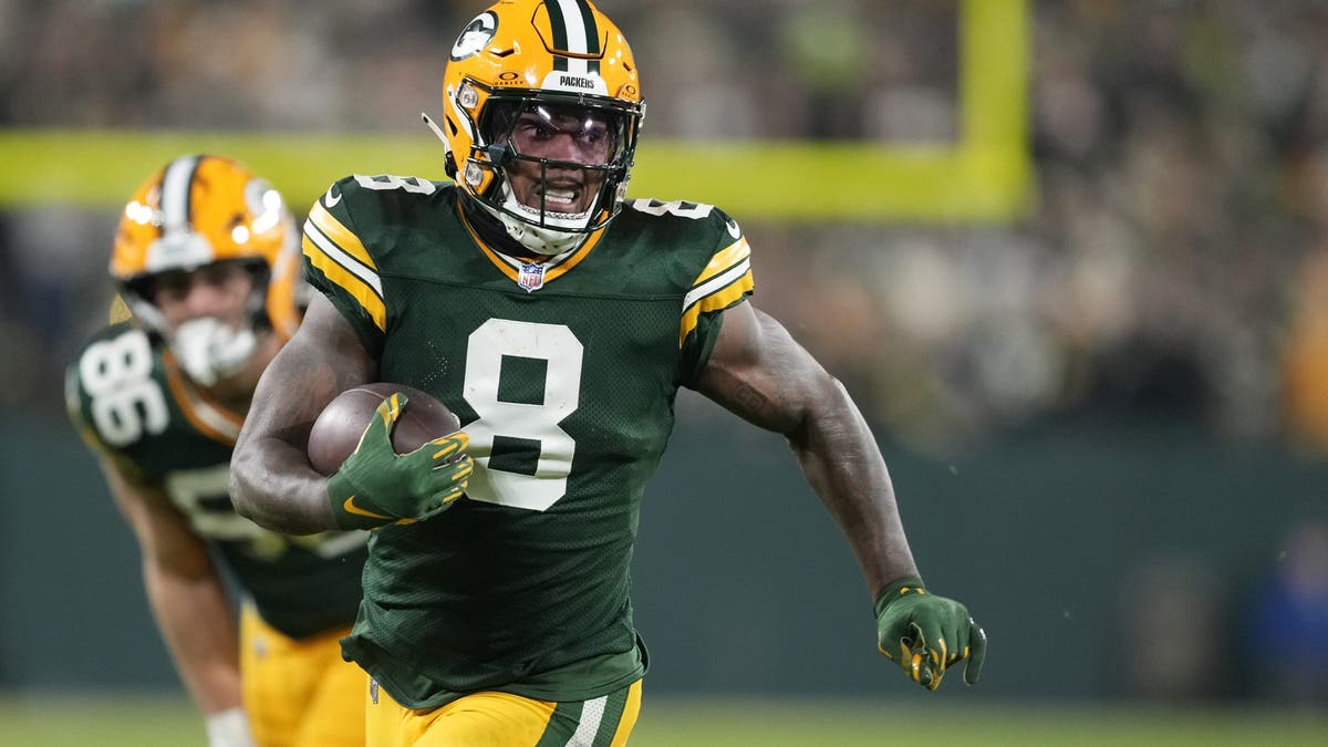 Josh Jacobs #8 of the Green Bay Packers carries the ball against the New Orleans Saints during the first quarter of the game at Lambeau Field on December 23, 2024 in Green Bay, Wisconsin. (Photo by Patrick McDermott/Getty Images)