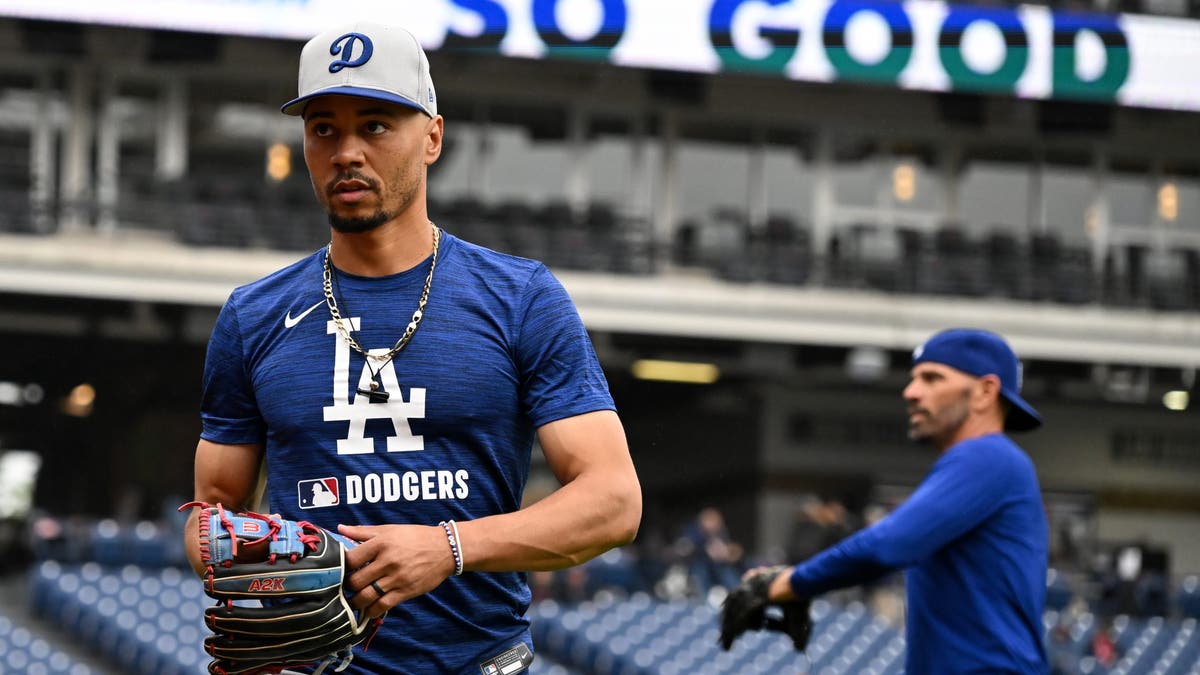 Mookie Betts is the latest Dodger to hit the IL.
