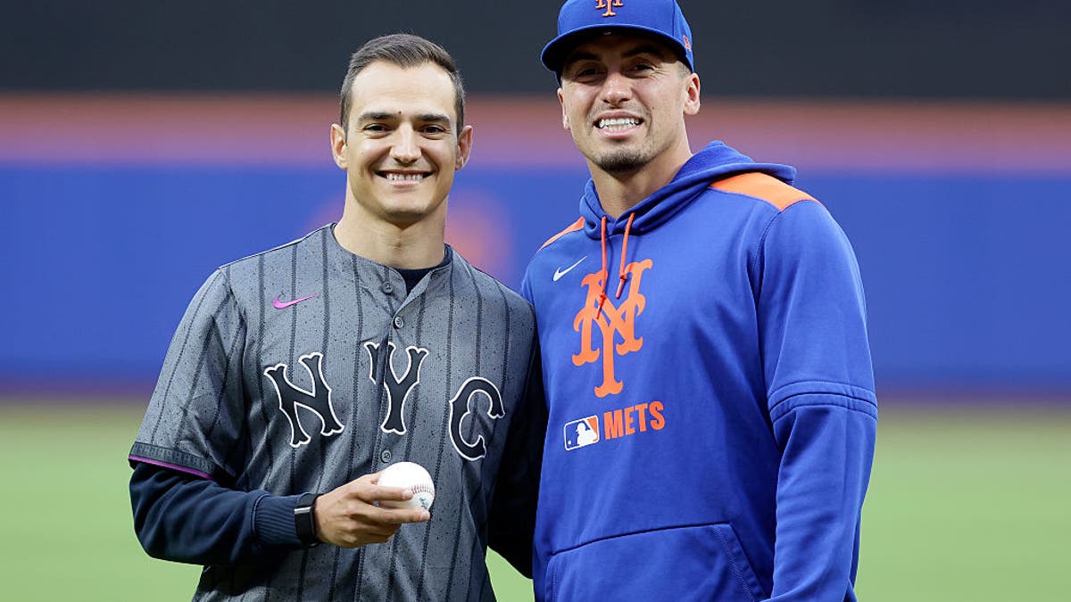 NEW YORK, NEW YORK - MAY 27: ?2025 Indianapolis 500 winner Alex Palou poses for a photograph with Tyrone Taylor #15 of the New York Mets after throwing the ceremonial first pitch before a game between the Mets and the Chicago White Sox at Citi Field on May 27, 2025 in New York City. (Photo by Jim McIsaac/Getty Images)