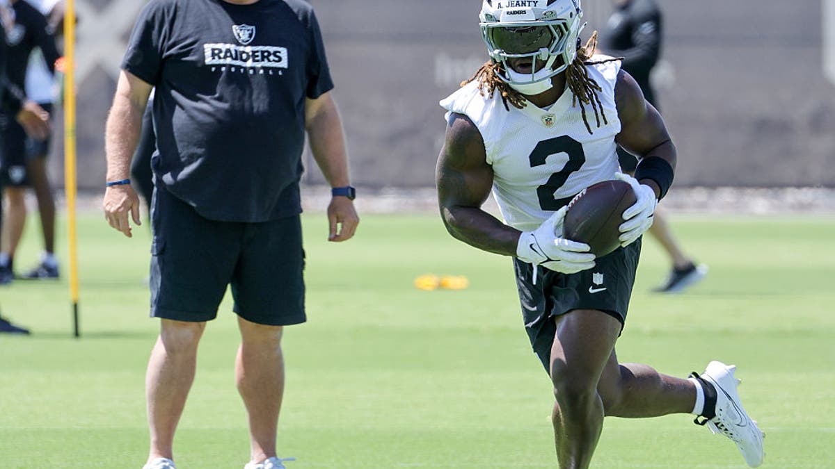 New Raiders offensive coordinator Chip Kelly will lean heavily on No. 6 overall pick Ashton Jeanty, who led the nation with 2,601 rushing yards last season at Boise State. (Photo by Ethan Miller/Getty Images)
