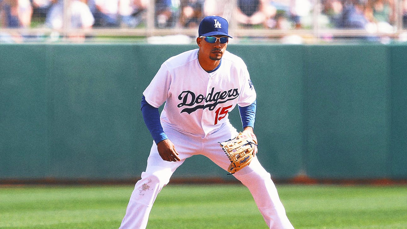 Former MLB star Rafael Furcal charged in rock-throwing road rage incident, police say