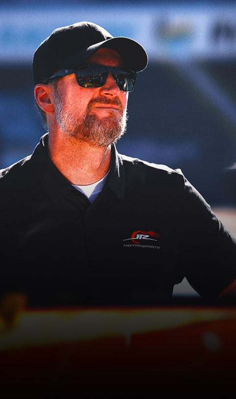 Dale Earnhardt, Jr.'s No. 8 back for MLB's Speedway Classic