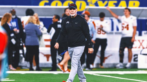 FÚTBOL UNIVERSITARIO Imagen de tendencia: DC Jim Knowles dice que la mudanza a Penn State ocurrió porque Ohio State no ofreció una extensión