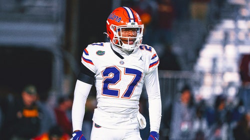 FÚTBOL UNIVERSITARIO Imagen de tendencia: Dijon Johnson de Florida acusado por la policía de posesión de un arma y marihuana sintética
