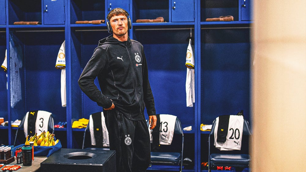 Dortmund Bench Watches Game From Locker Room To Avoid 'Blazing Sun' In Cincinnati