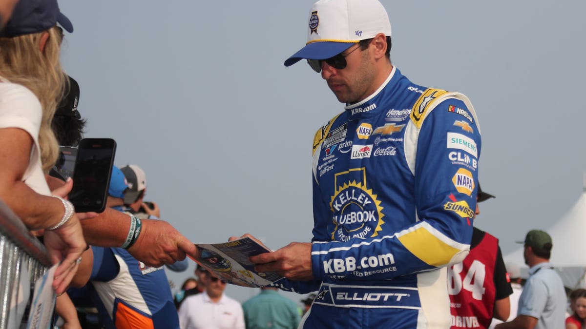 Chase Elliott signs an autograph prior to the running of the NASCAR Cup Series Cracker Barrel 400?