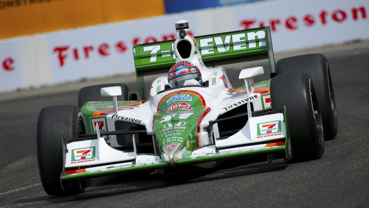 Tony Kanaan drives the Team 7-Eleven Dallara car in 2010.
