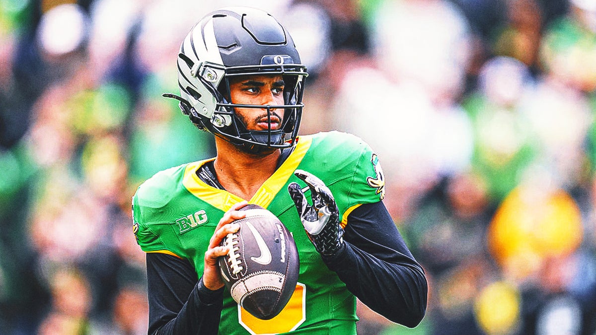 Dante Moore #5 of the Oregon Ducks warms up during the Oregon spring game at Autzen Stadium. (Photo by Soobum Im/Getty Images)