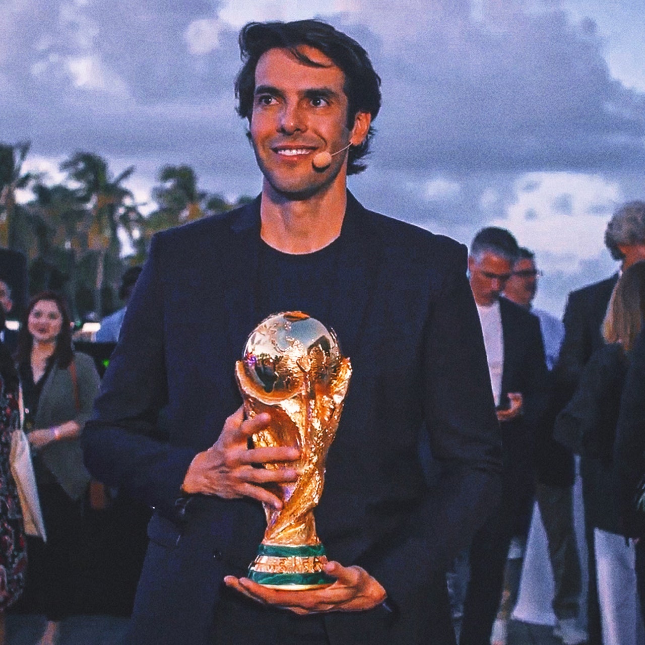 FIFA Legends Marcelo, Kaká Celebrate 1-Year Countdown to the 2026