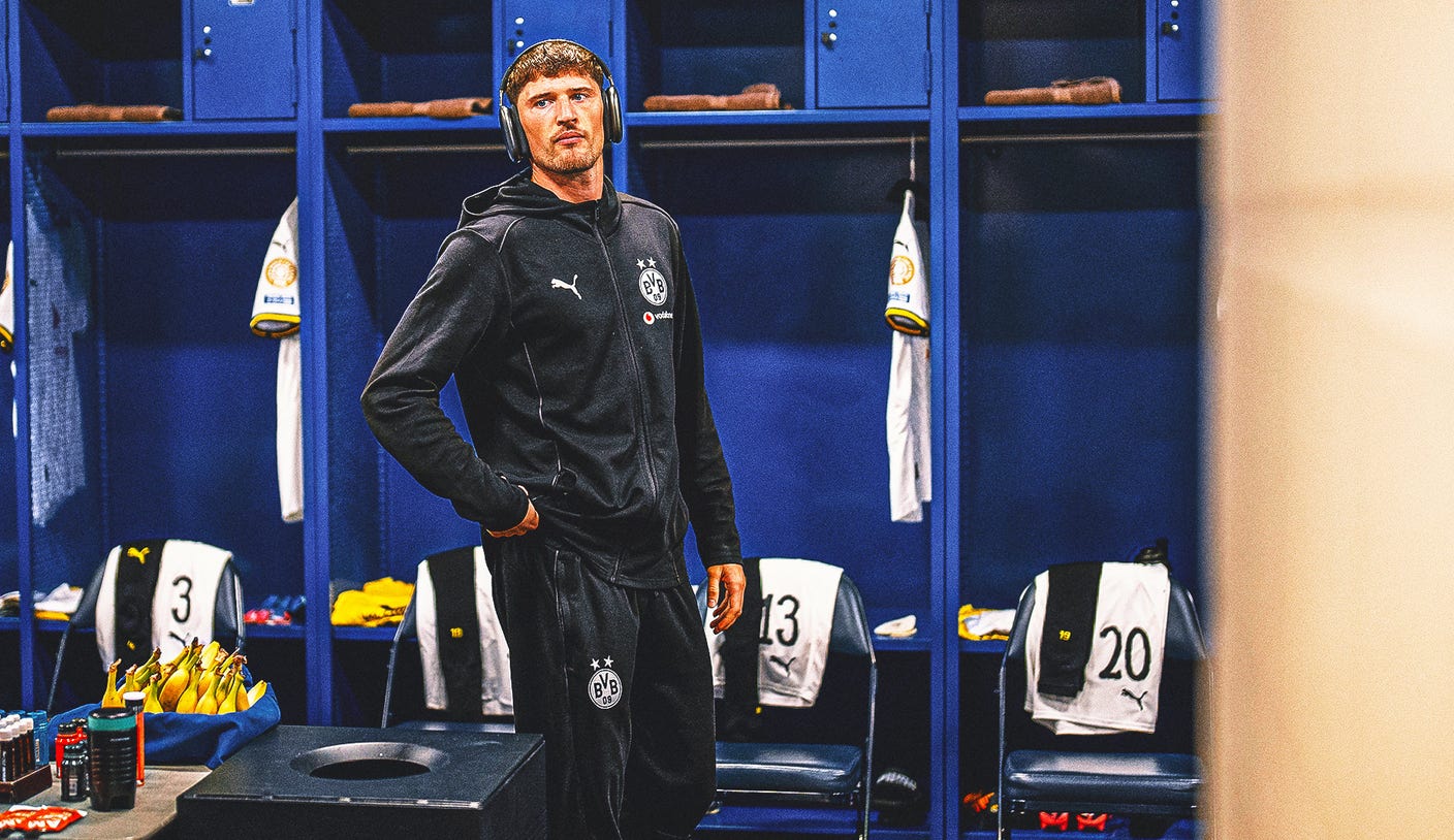 Dortmund Bench Watches Game From Locker Room To Avoid 'Blazing Sun' In Cincinnati