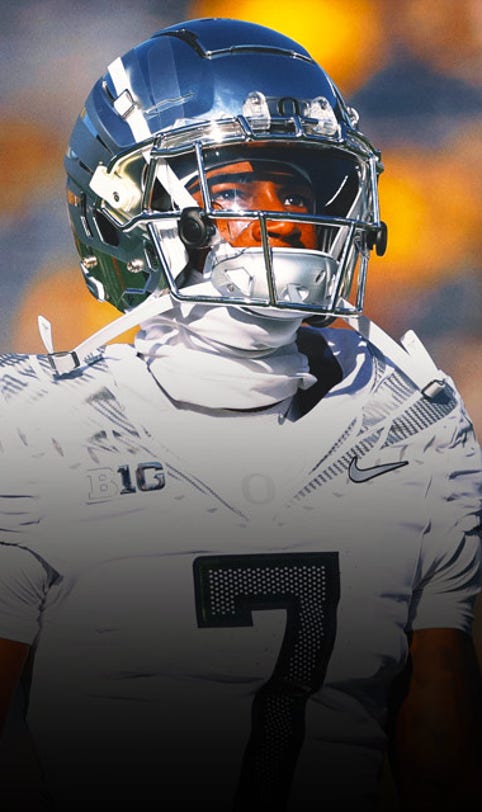 Oregon WR Evan Stewart reportedly suffers knee injury, 2025 season in doubt