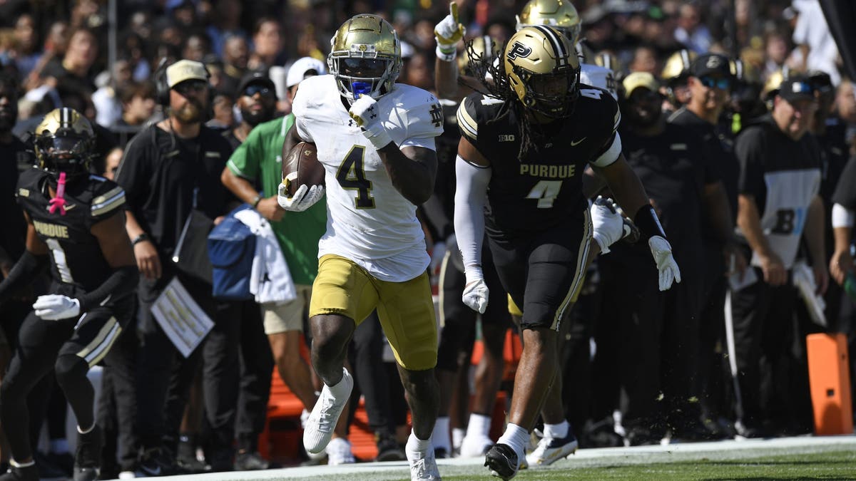 Jeremiyah Love made defenders miss on plenty occassions last season. (Photo by Michael Allio/Icon Sportswire via Getty Images)