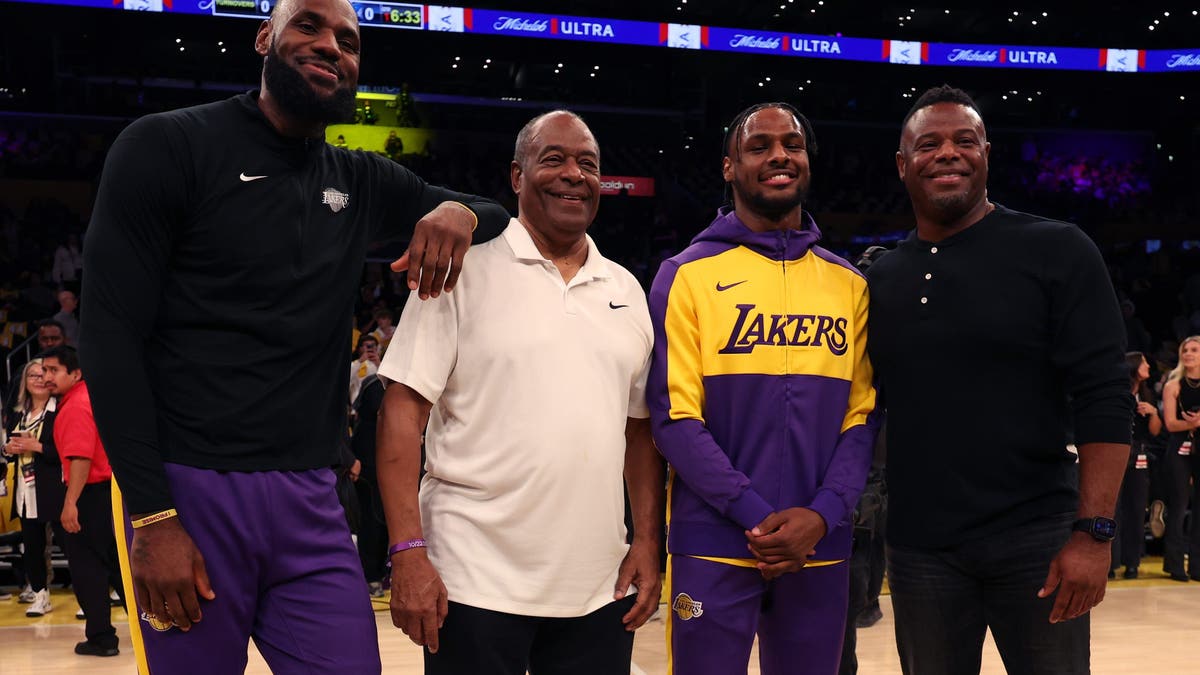 LeBron and Bronny James take a picture with Ken Griffey Sr. and Griffey Jr. before Bronny's first NBA game against the Minnesota Timberwolves. (Photo by Harry How/Getty Images)