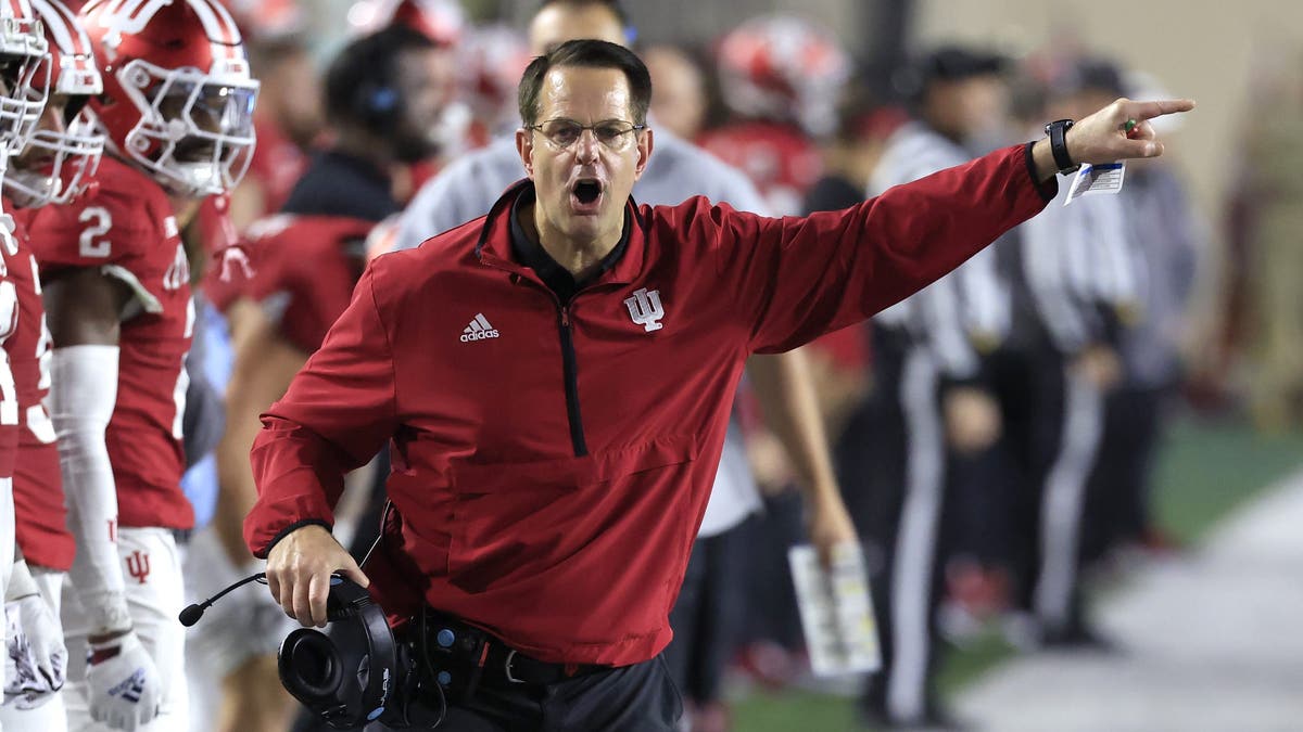 Indiana head coach Curt Cignetti reacts during the fourth quarter against the Michigan Wolverines. (Photo by Justin Casterline/Getty Images)