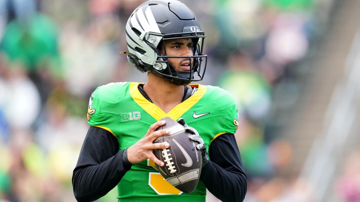 Dante Moore #5 of the Oregon Ducks warms up during the Oregon spring game. (Photo by Soobum Im/Getty Images)