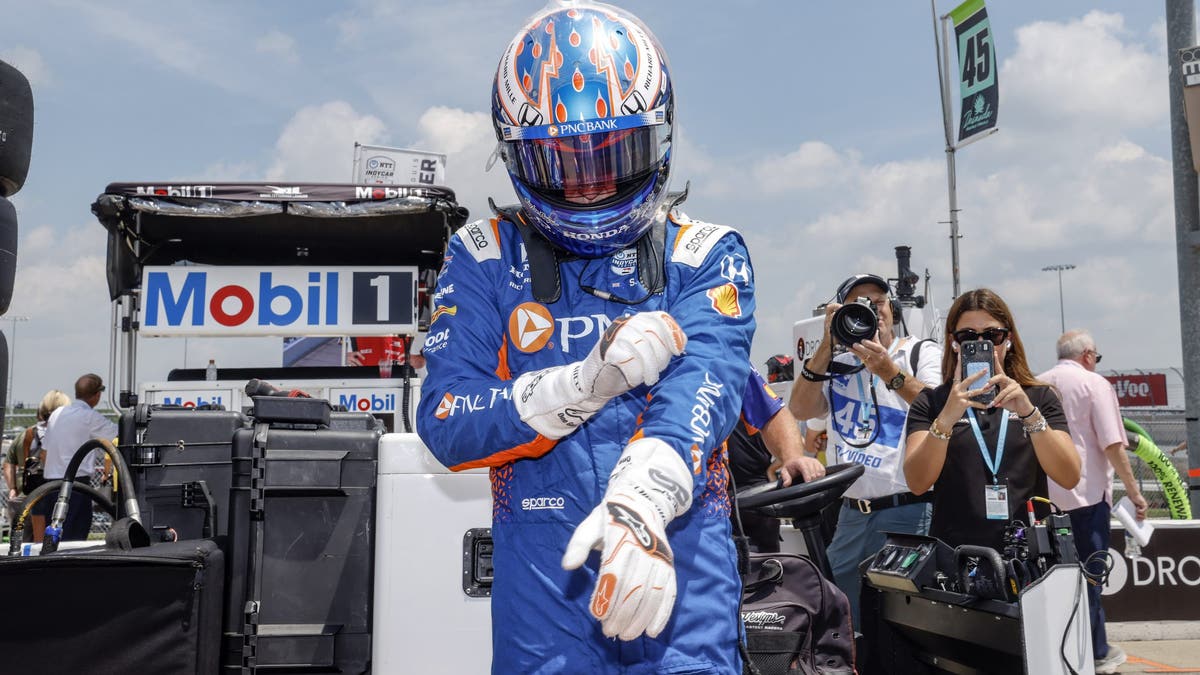 Scott Dixon prior to Race 1 at Iowa Speedway