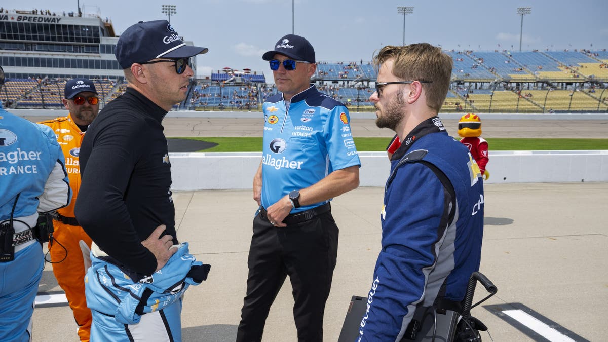 Scott McLaughlin talks with Chevrolet engineer and Ben Bretzman during the INDYCAR Series Race Weekend (Race 2) at Iowa?