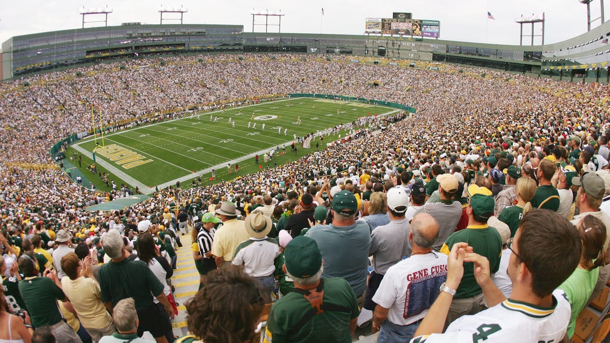Green Bay Packers fans cheer from the stands against the Cleveland Browns at Lambeau Field on September 18, 2005 in Green Bay, Wisconsin. The Browns defeated the Packers 26-24. (Photo by Jeff Gross/Getty Images)