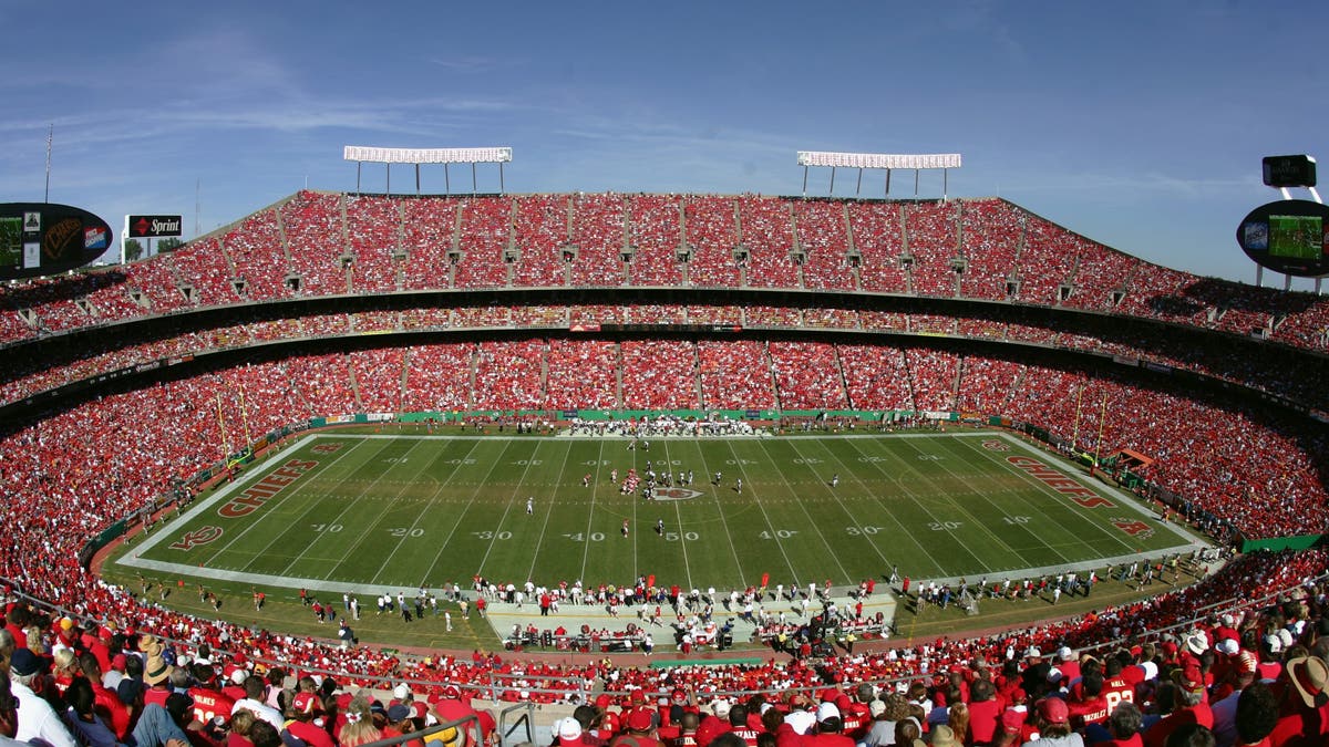 A general view of the stadium during the game between the Houston Texans and the Kansas City Chiefs at Arrowhead Stadium on September 26, 2004 in Kansas City, Missouri. The Texans won 24-21. (Photo by Donald Miralle/Getty Images)