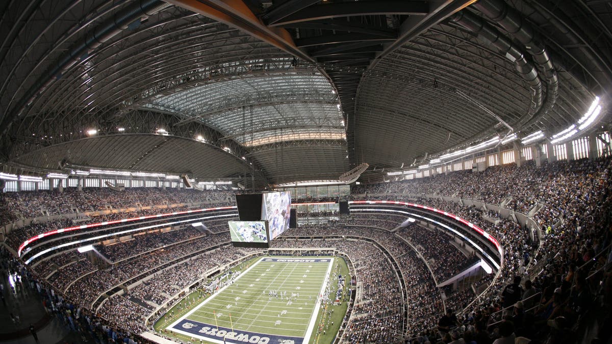 The Dallas Cowboys take on the Tennessee Titans in the second quarter during a preseason game at Cowboys Stadium on August 21, 2009 in Arlington, Texas. (Photo by Tom Pennington/Getty Images)