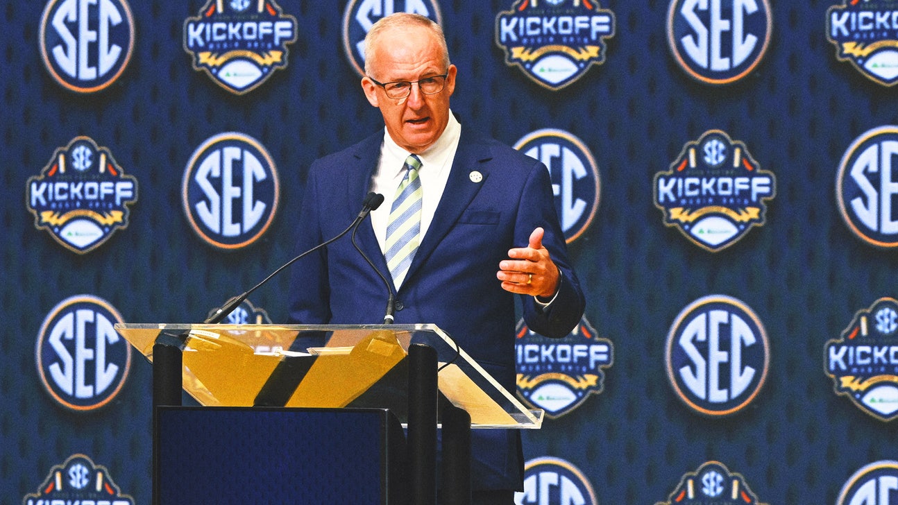 College Football Playoff Could Stay at 12 Teams Due to SEC, Big Ten Standstill