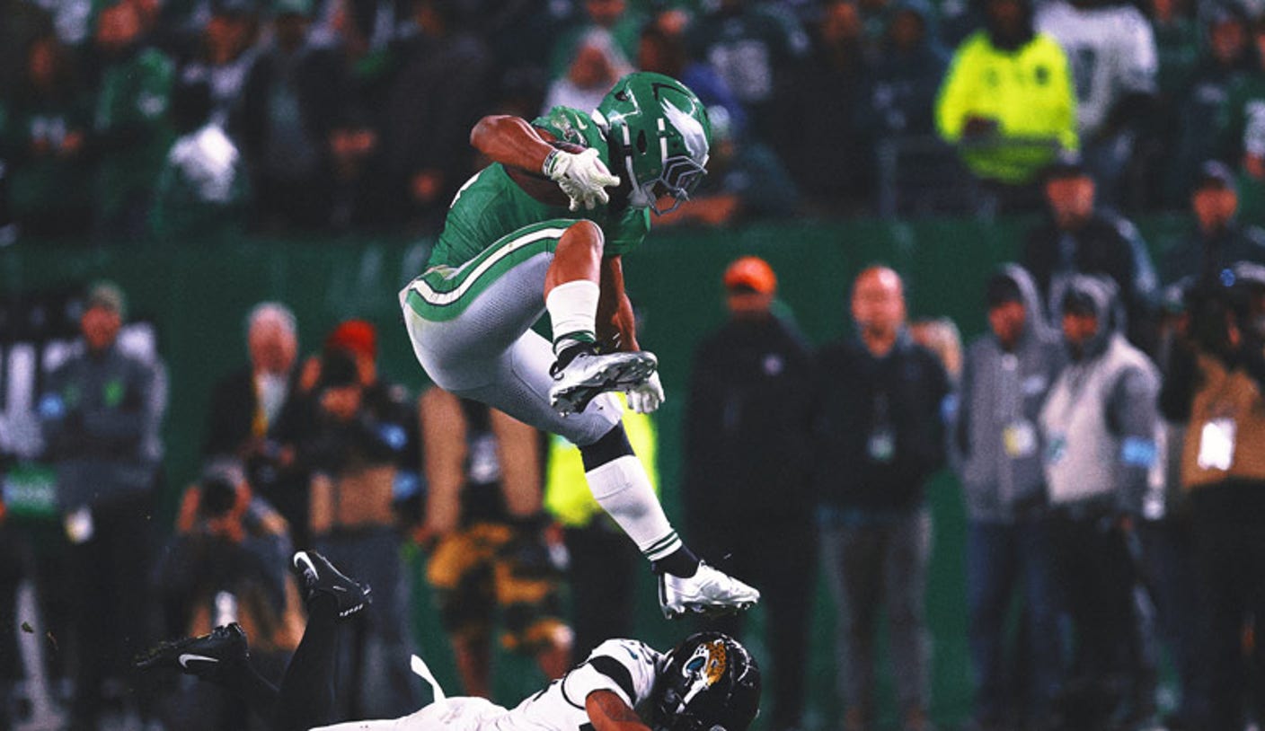 Which 10 Players Have The Best Odds to Win 2025 Offensive Player of the Year?