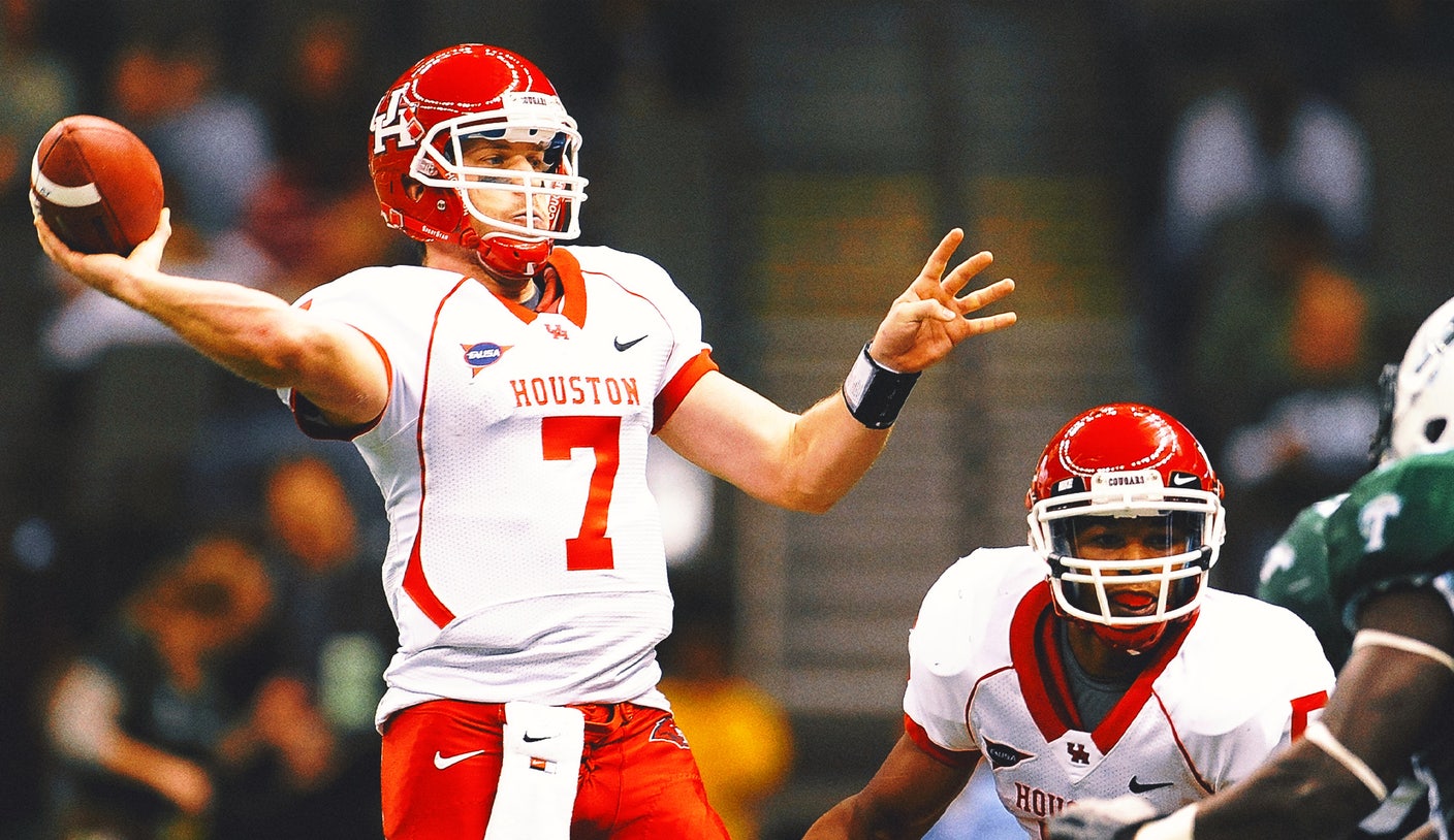 Which 10 College Football Players Have The Most Passing Yards of All Time?