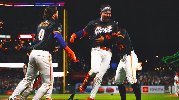 Last Night in Baseball: The Giants Won on a Wild Walk-Off Inside-The-Park Homer