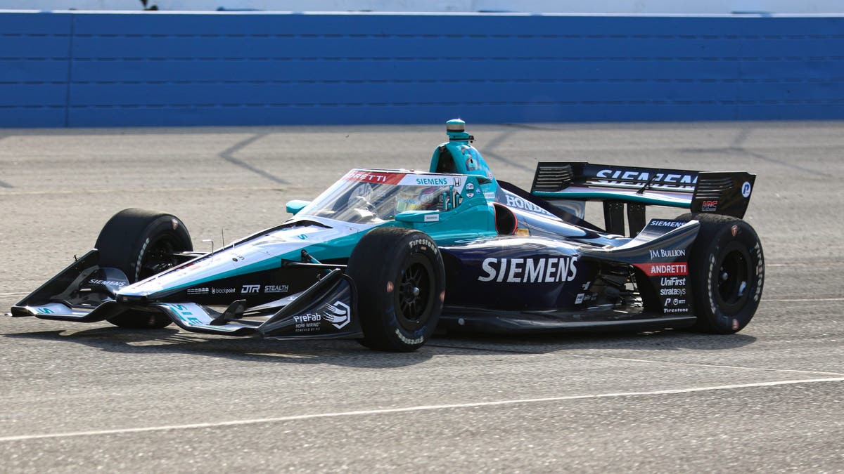 Kirkwood runs several laps in his No. 27 Dallara-Honda in the first practice session. (Photo by Ed McGregor/FOX Sports)