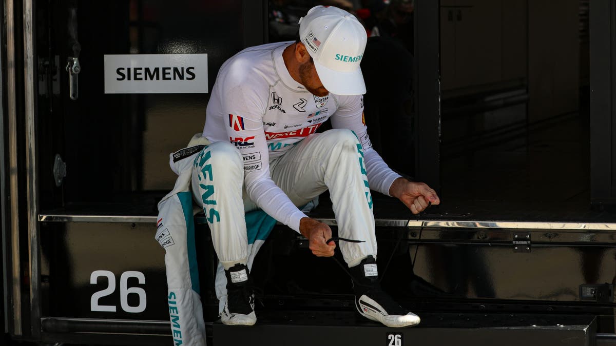 Just before going to the track for the race, Kirkwood makes sure his laces are tight. (Photo by Ed McGregor/FOX Sports)