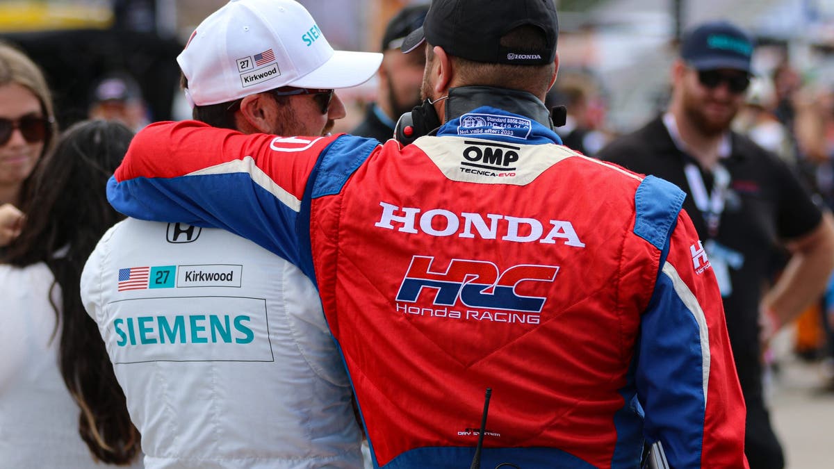 Kirkwood talks with a Honda engineer on the grid. Honda handles the engines for Andretti Global and several other teams. (Photo by Ed McGregor/FOX Sports)