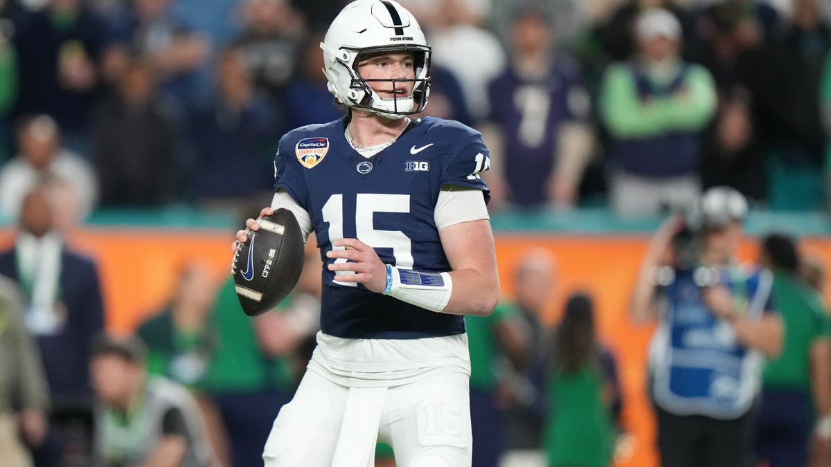 Drew Allar (15) makes a pass attempt during the Penn State Nittany Lions versus Notre Dame Fighting Irish College Football Playoff Semifinal at the Capital One Orange Bowl on January 9, 2025, at Hard Rock Stadium in Miami Gardens, FL. (Photo by Peter Joneleit/Icon Sportswire via Getty Images)