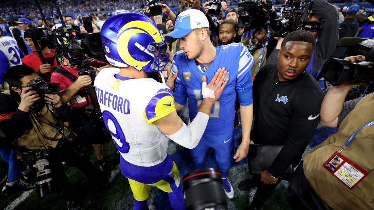Matthew Stafford (left) led the Rams to a Super Bowl in his first season in Los Angeles. Jared Goff (right) led the Lions to their best regular-season record in franchise history, going 15-2 in 2024. (Photo by Gregory Shamus/Getty Images)