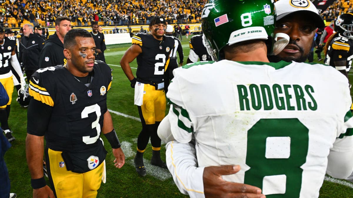 After failing to re-sign Justin Fields (#2), Mike Tomlin and the Steelers pursued Aaron Rodgers rather than bring back Russell Wilson. (Photo by Joe Sargent/Getty Images)