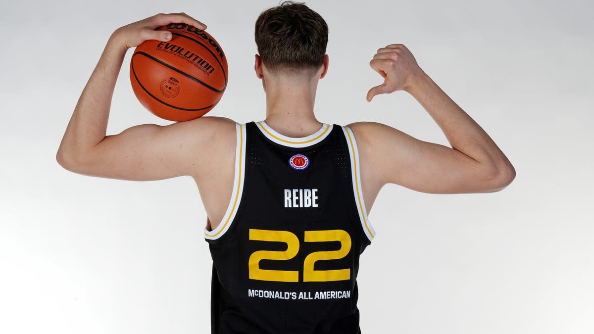 McDonald's High School All-American Eric Reibe (22) poses during a photo shoot. (Photo by Brian Spurlock/Icon Sportswire via Getty Images)