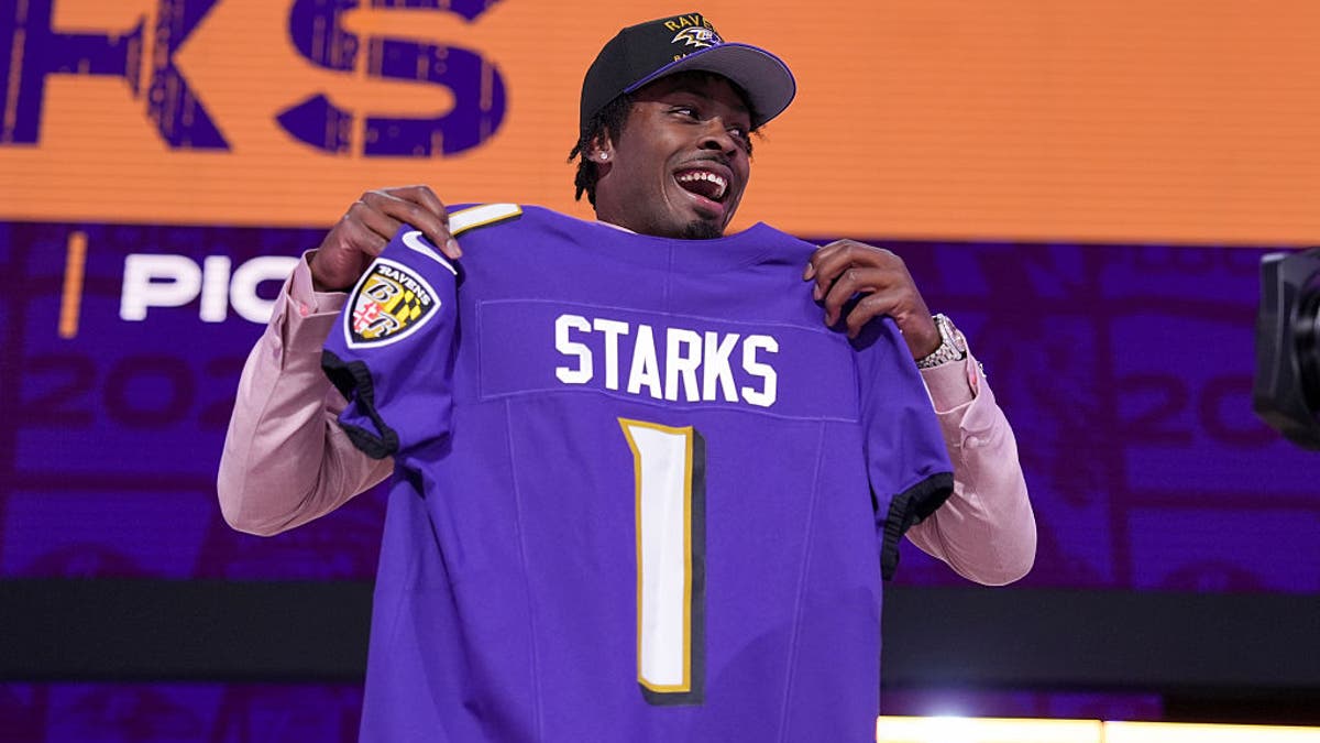 Georgia defensive back Malaki Starks poses after being selected 27th overall by the Baltimore Ravens during the first round of the 2025 NFL Draft. (Photo by Perry Knotts/Getty Images)
