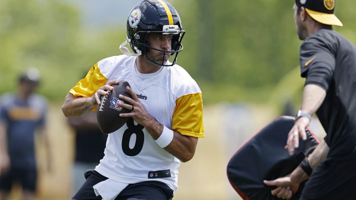 Can Aaron Rodgers help the Steelers eclipse their win total in 2025?