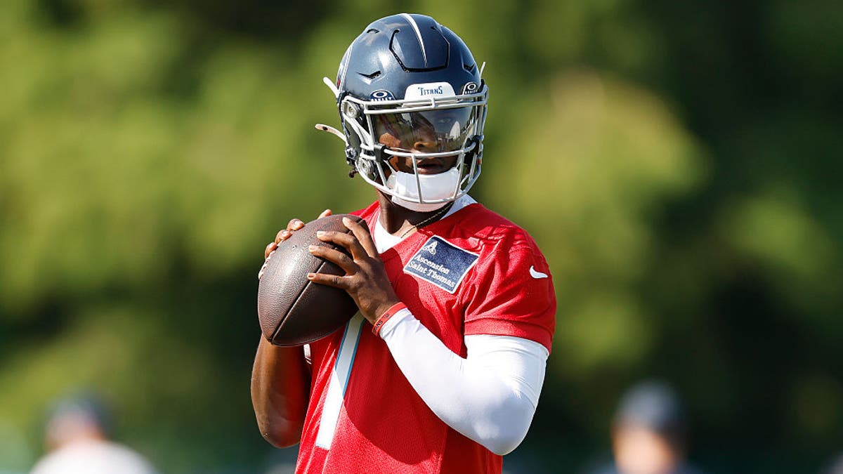 Cam Ward #1 of the Tennessee Titans drops back to pass during training camp on July 24, 2025. (Photo by Johnnie Izquierdo/Getty Images)