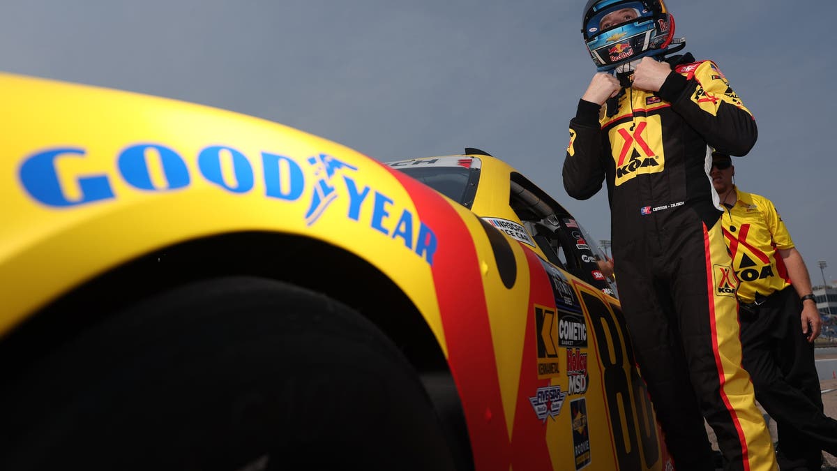 Connor Zilisch prepares to qualify for the NASCAR Xfinity Series HyVee Perks 250 at Iowa Speedway 