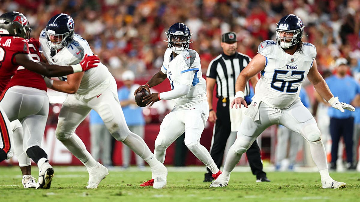 With the O-line keeping him clean, Ward went 5-for-8 for 67 yards in his preseason debut, highlighted by a TD drive on Tennessee's second possession. (Photo by Kevin Sabitus/Getty Images)