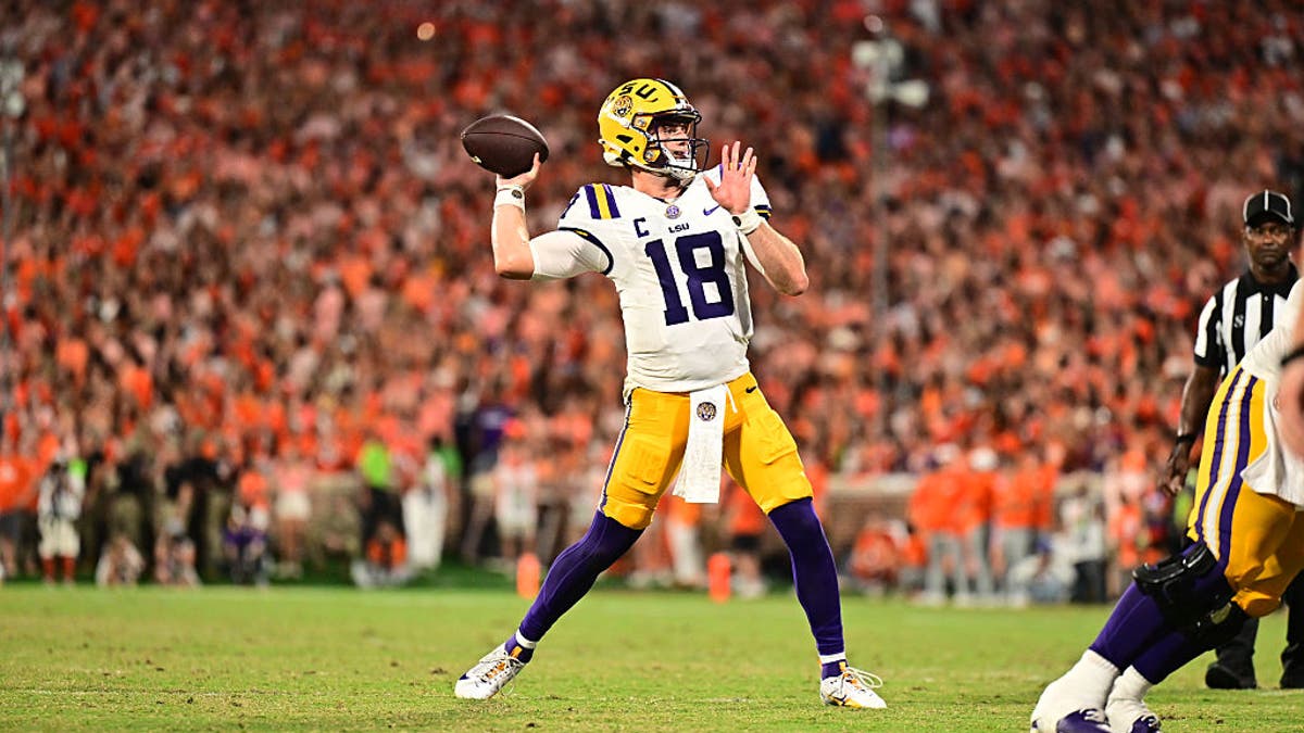 2025 Heisman Watch: Garrett Nussmeier Leads Pack, Jeremiah Smith Close Behind