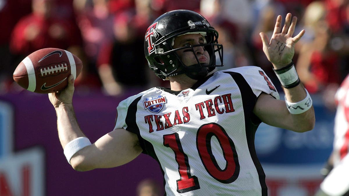 Cody Hodges led the Big 12 with 4,197 passing yards, 31 TDs and a 66.5% completion percentage in 2005. (Photo by Ronald Martinez/Getty Images)