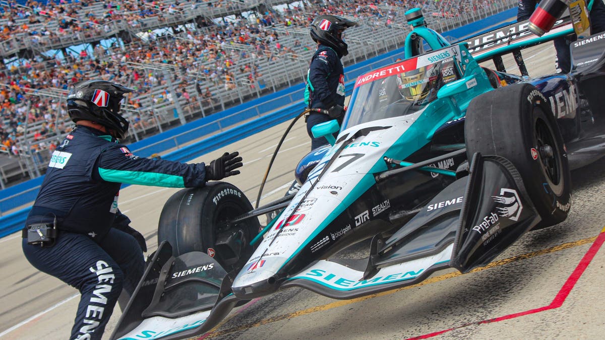 Here's what it looks like in the pit stall. Kirkwood waits for his car to be lowered after fueling. The crew member in front signals him when he is good to go. (Photo by Ed McGregor/FOX Sports)