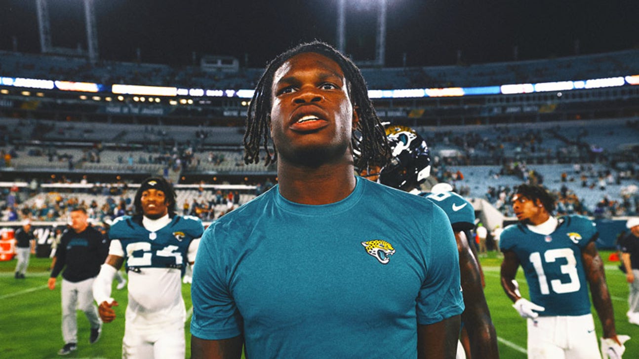 Jaguars' Travis Hunter Sits Out Practice 'As a Precaution' With Upper-Body Issue